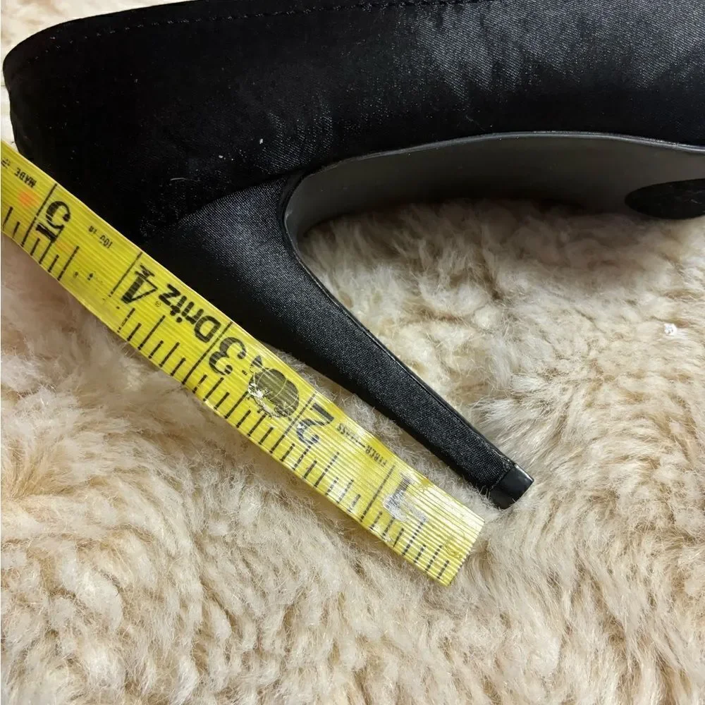 Dolce by Mojo Moxy Black San Diego Peep Toe Heels with Feather Detail size 8.5